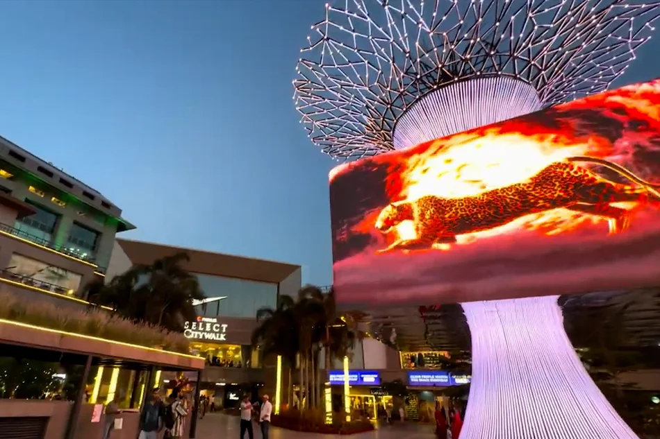 Curved 3D anamorphic digital billboard in Saket Delhi creating optical illusion advertisement